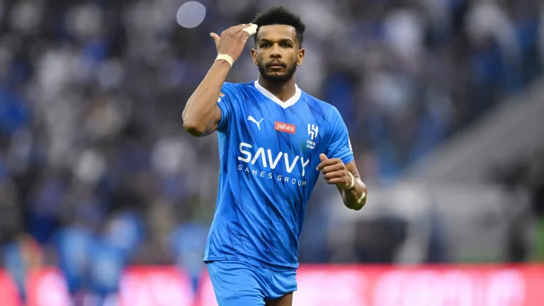 البليهي يحتضن أحد لاعبي الغرافة القطري بعد مباراة الهلال.. تعرف على السبب