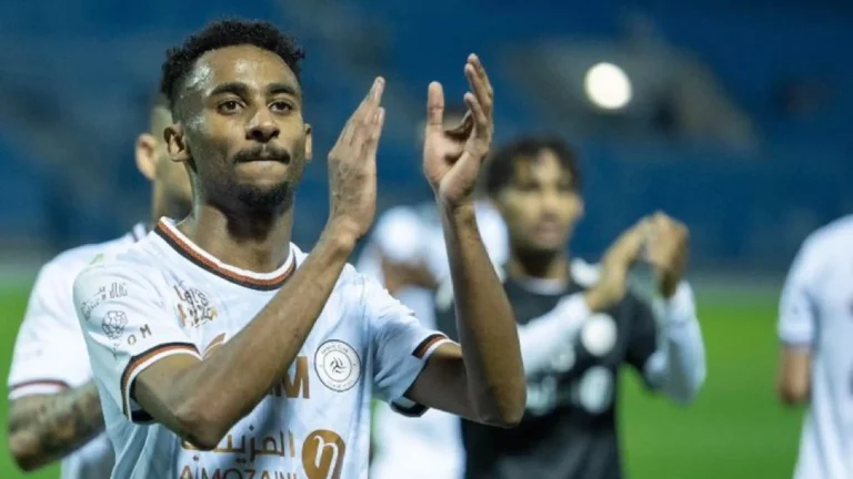 “أين مستحقات الحربي” الجدل لا يتوقف بين الهلال والشباب