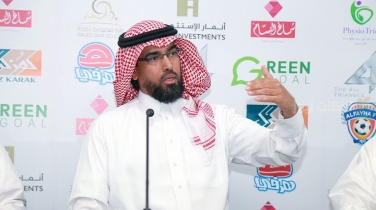 بعد نزوله لأرض الملعب!! الدوسري يطالب بمعاقبة رئيس الهلال “على رأسه ريشة”