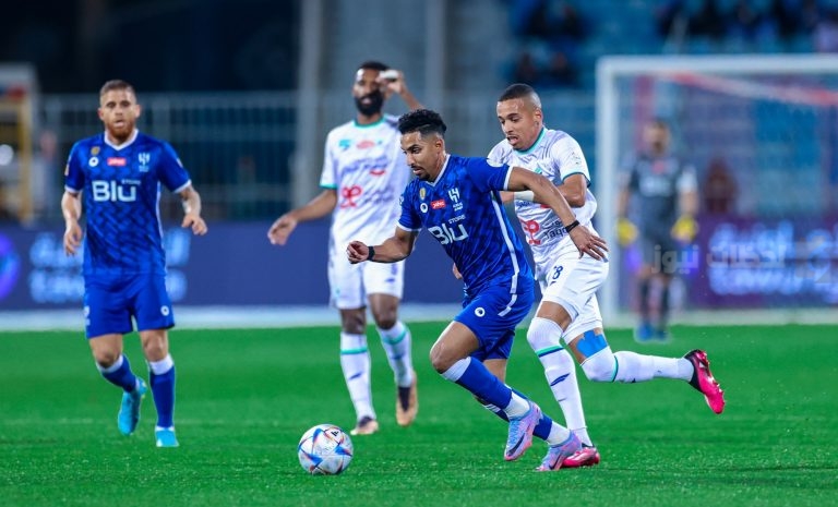 الأخطاء التحكيمية تثير استياء الشباب بعد خسارته أمام الهلال