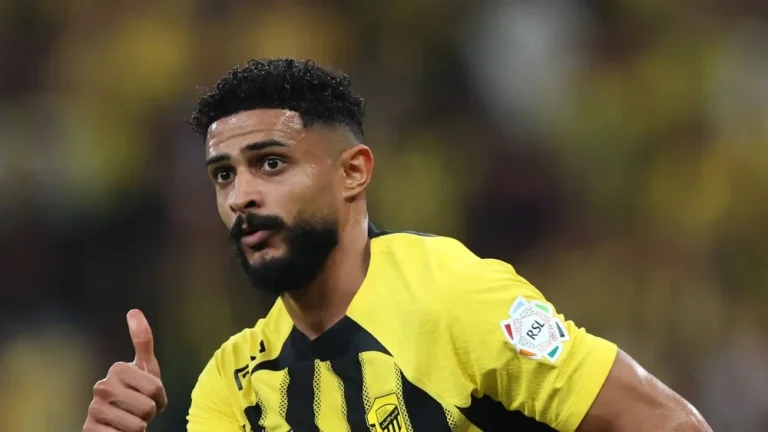 خلاف كبير… العمري يخالف قرار مدرب اتحاد جدة والسبب؟!!