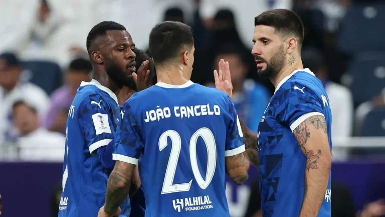الهلال يتأخر أمام الرائد في بداية مواجهته بدوري روشن