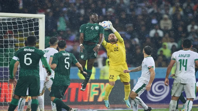 “نعد الجماهير بالتأهل” تعليق ناري من لاعب العراق قبل مواجهة الأخضر