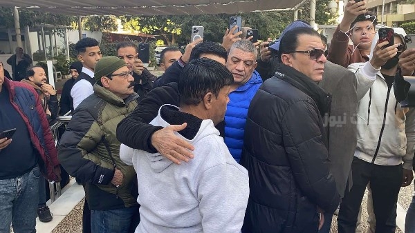 خبر خاص | دموع وحزن كبير يشيد خلال جنازة أحمد عدوية