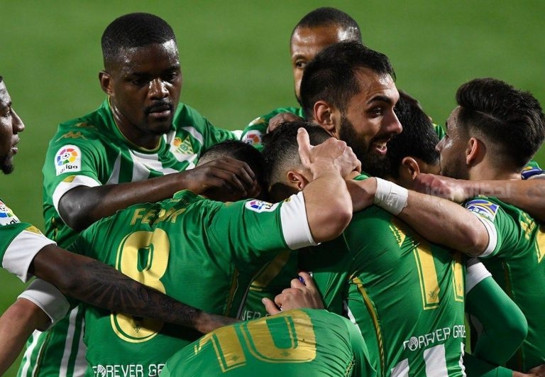 ريال بيتيس ينتزع تعادلًا قاتلًا أمام برشلونة في الدوري الإسباني