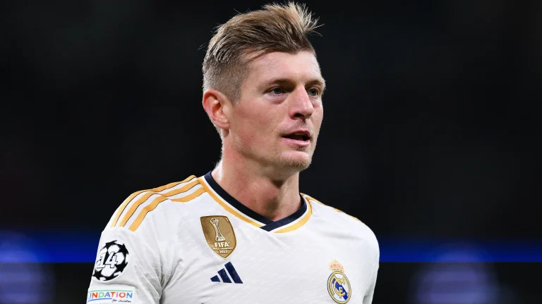 “اشعر بالفخر”: نجم ليفربول يرد على مقارنته بكروس اسطورة ريال مدريد