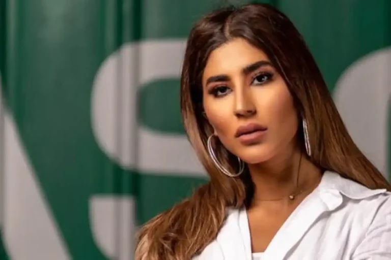 ” ليش مو كل الناس مشغولة بنفسها”.. ليلى عبدالله ونجم إيميلي في باريس