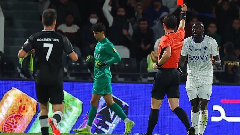 ” ليش دموع التماسيح” تعليق الروقي على قرار لجنة الحكام في مباراة الشباب والهلال