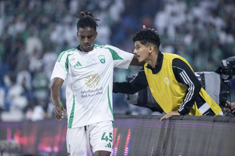 موعد انضمام لاعب الأهلي للهلال ينتظره إنزاجي وجماهير الكرة