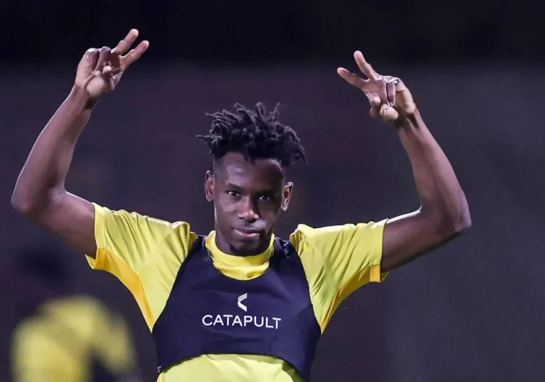 الرائد يرفض انتقال زكريا هوساوي إلى النصر بسبب قرار الفيفا