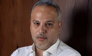 بسبب اعتذار الممثل، تامر عبد المنعم يؤدي دور الزعيم في نوستالجيا 90/80