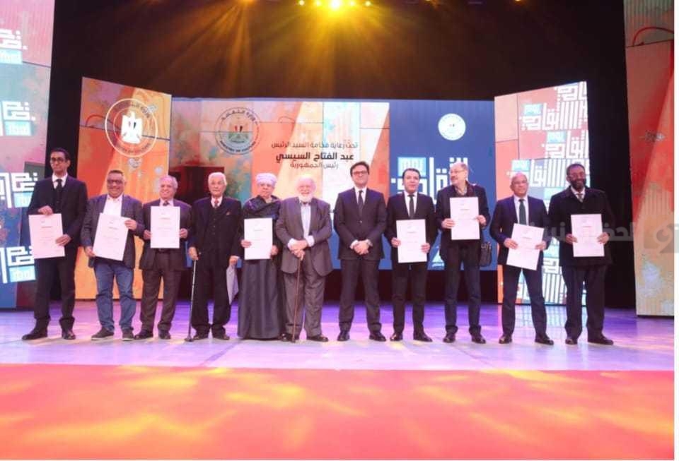 حصريًا... تكريم وزير الثقافة للكينج وتعليق من مصطفى كامل