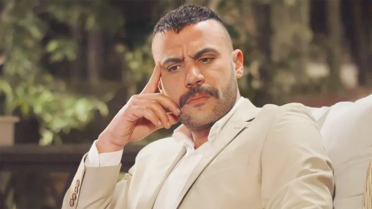 الأب وأبنه… رسالة نارية من محمد إمام يروج بها لأحدث أعماله
