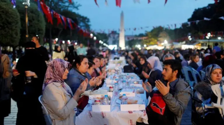 متى رمضان في تركيا 2025 موعد بداية ونهاية شهر رمضان في تركيا 2025 – 1447