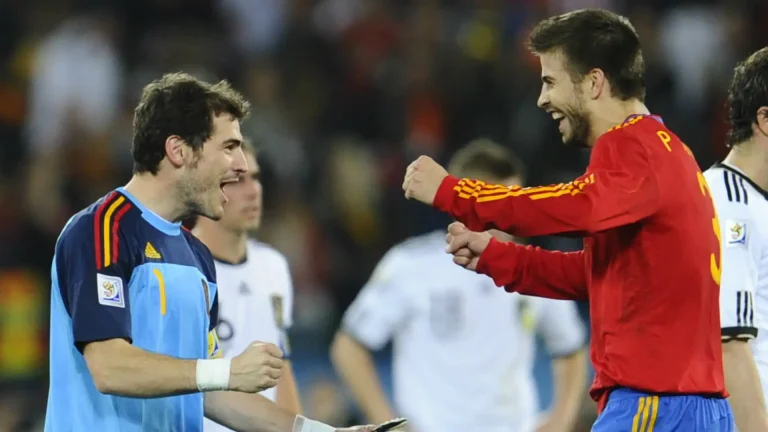 كاسياس وبيكيه يتوقعان تصدر ريال مدريد وبرشلونة في سباق الدوري الإسباني هذا الموسم