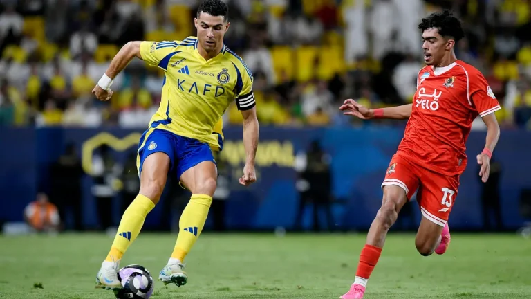 تأجيل مباراة النصر والوحدة بسبب تأخر وصول حافلة العالمي