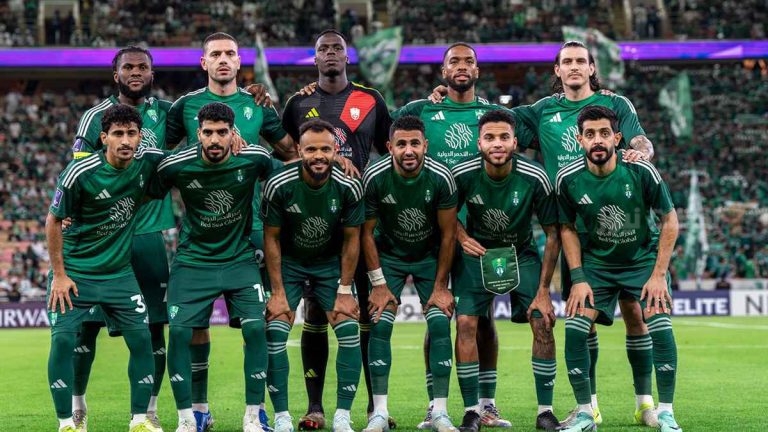 الأهلي يسعى لكسر عقدة الفتح في مواجهة مثيرة بالدوري السعودي