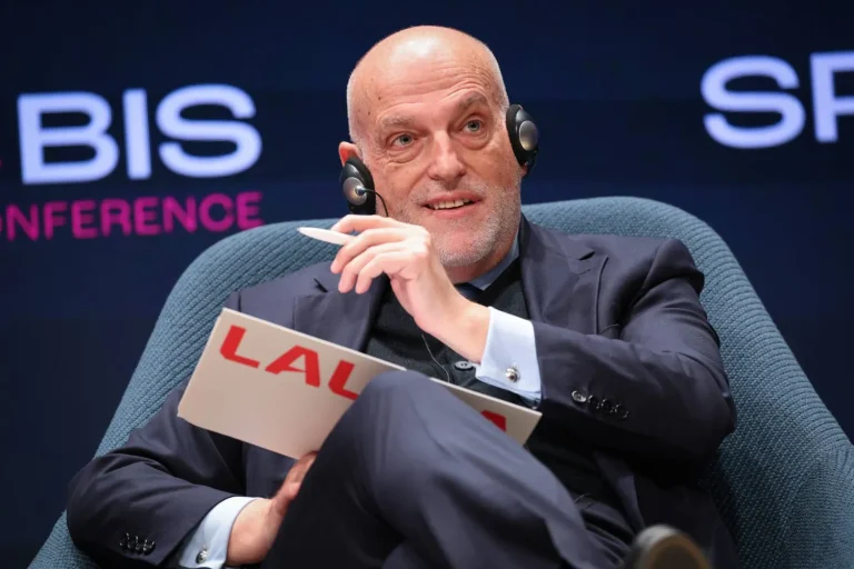 أنشيلوتي يرد على تيباس: لا أحد في مدريد فقد عقله