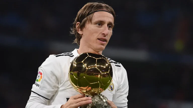 خلاف في ريال مدريد حول دور مودريتش بين أنشيلوتي وبيريز