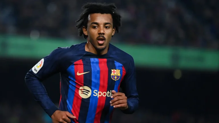 برشلونة يبدأ مفاوضات تمديد عقد كوندي وسط أجواء إيجابية