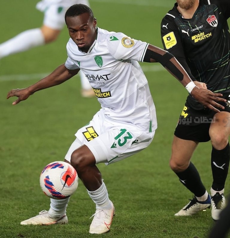 الرياض يحرج الهلال وكوناتي يتألق