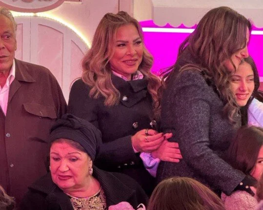 ألفت عمر تنتهي من تصوير مشاهدها في “صفحة بيضا” وتواصل “قلع الحجر”