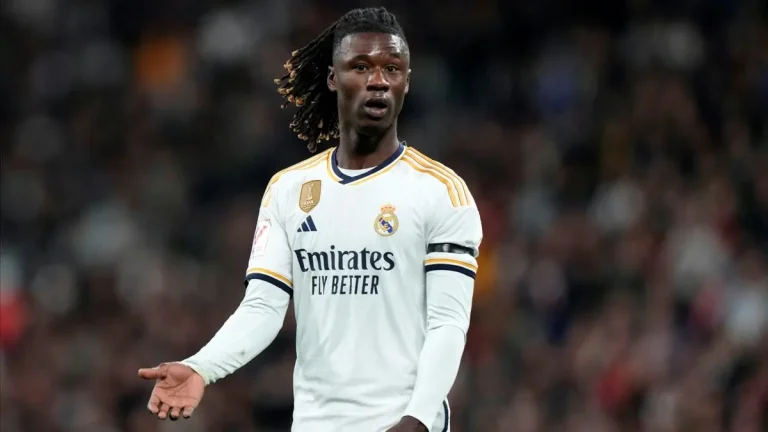 كامافينغا يعود لتدريبات ريال مدريد وجاهز للديربي أمام أتلتيكو
