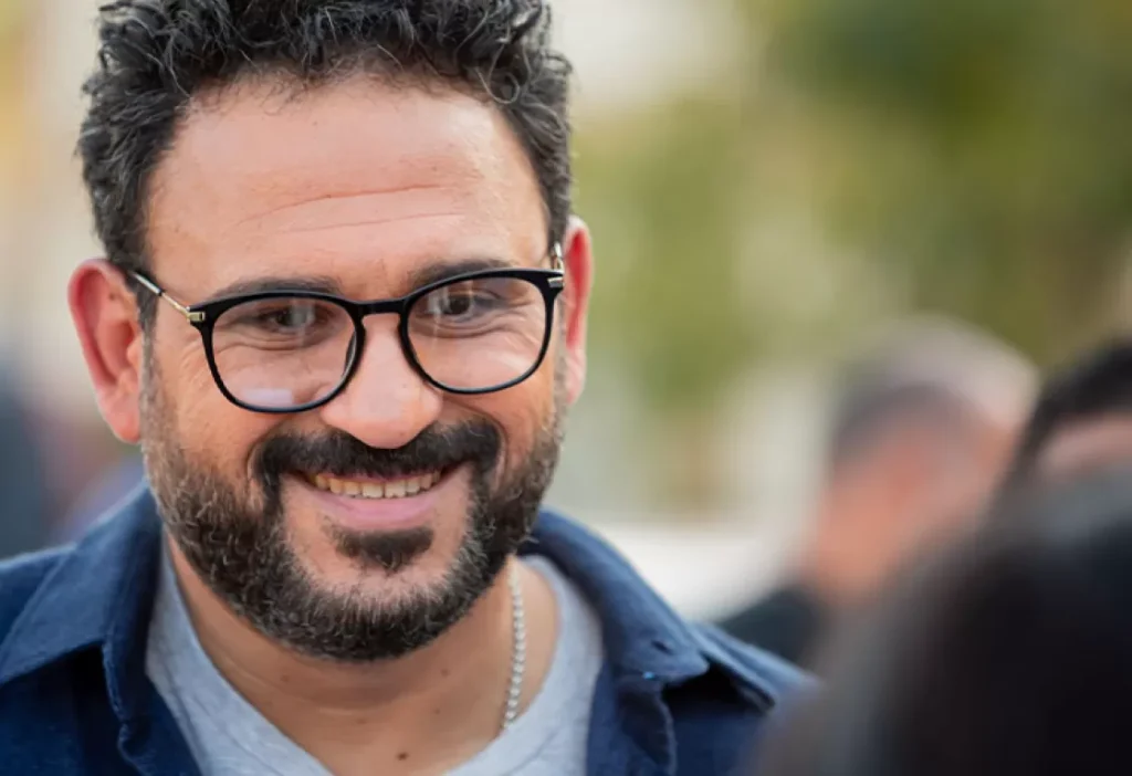 أكرم حسني