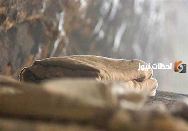 من هي المرأة التي كفنها رسولنا الكريم بقميصه من هي ام النبي الثانية و ماذا صنع في قبرها؟