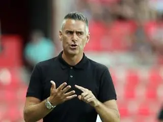 كاريراس: بيدري مفتاح إيقاع برشلونة وأفضل لاعب في الفريق