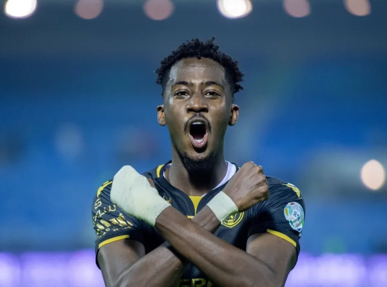 عون السلولي يتعرض لإصابة مقلقة أمام الوكرة في دوري أبطال آسيا