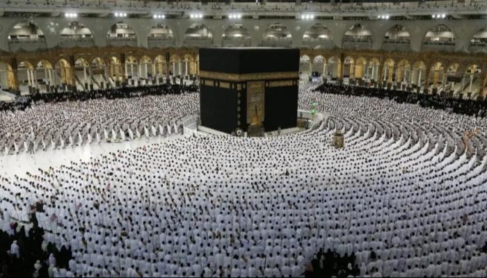 بالأسماء.. جدول أئمة الحرم المكي في شهر رمضان المبارك 1447 ومواعيد صلاتي التراويح والتهجد