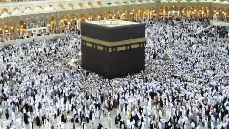دليل صلاة التراويح في مساجد مكة المكرمة في شهر رمضان المبارك وأشهر القراء في المساجد 2025