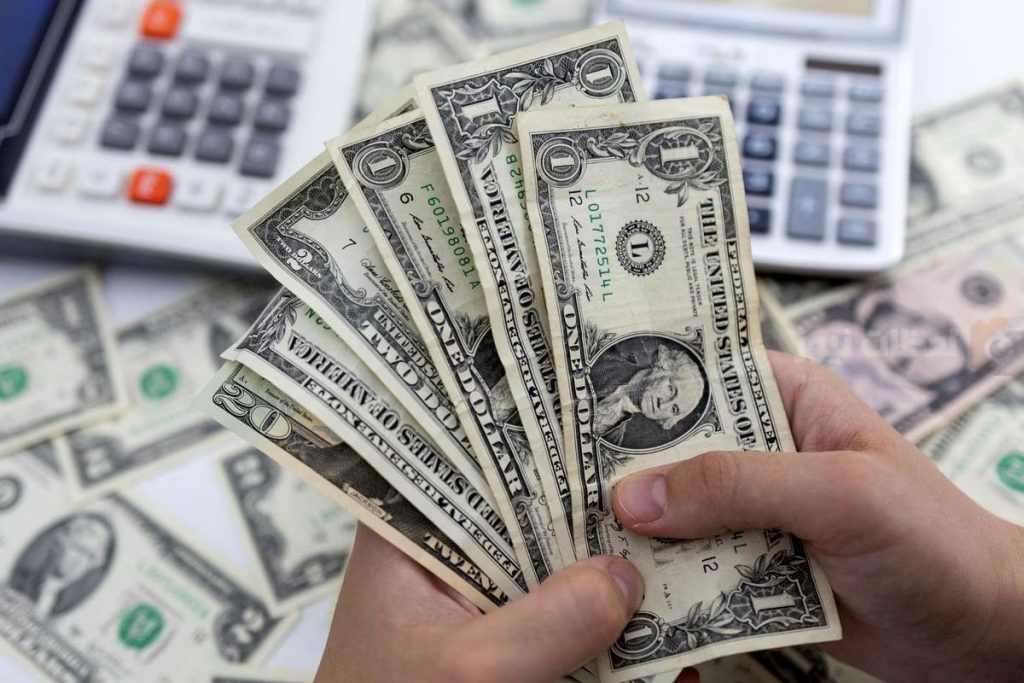 سعر الدولار في السوق السوداء اليوم