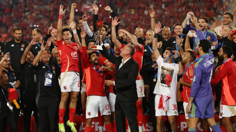 فيفا يمنح الهلال والأهلي المصري ألقابًا تاريخية تعكس مكانتهما العالمية