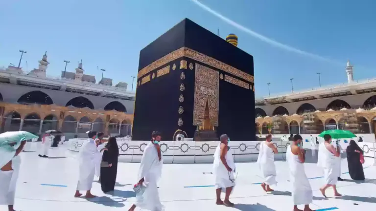 قائمة الدول المسموح لها بأداء العمرة بدون تأشيرة مسبقة في السعودية | الحكومة تُعلن عن القائمة والتي من بينها دول عربية مشهورة