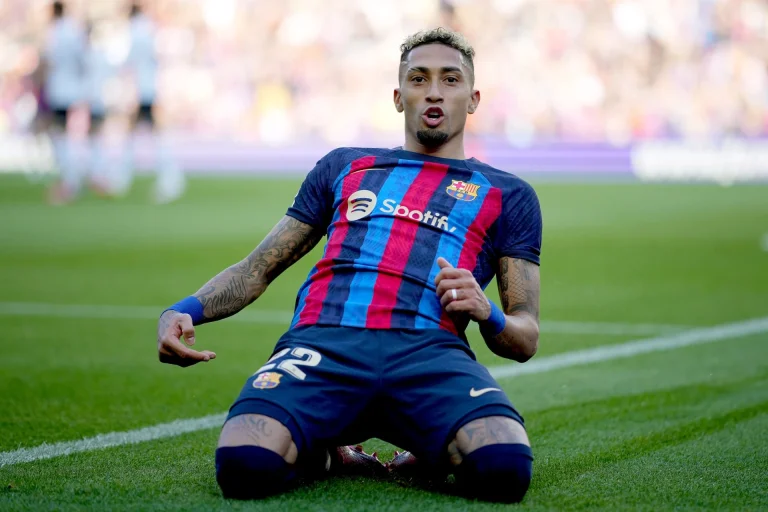 برشلونة يسعى لتجديد عقد رافينيا حتى 2030
