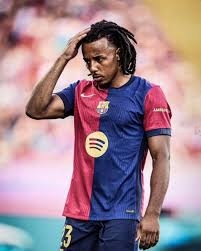 برشلونة يتحرك لتجديد عقد جول كوندي حتى 2030