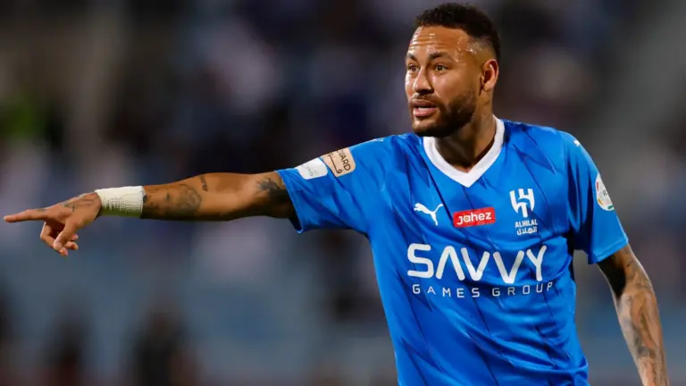 أزمة جديدة في سيناريو علاج نيمار.. والجهاز الفني يعلن عودة اللاعب إلى بلاده