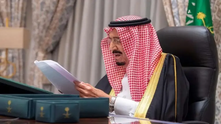 موعد صدور العفو قبل عيد الفطر في رمضان.. الموارد البشرية توضح الفئات المشمولة في العفو الملكي في رمضان 1447