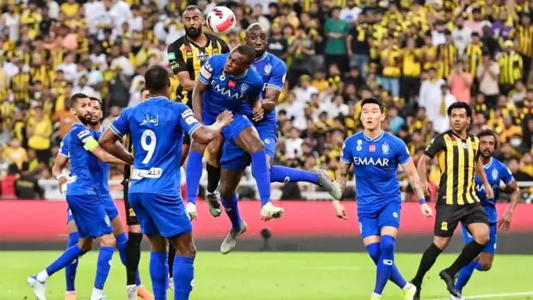 من زعيم القارة؟ بين الهلال والاتحاد كفة هذا الفريق لها الغلبة.. تعرف على تاريخ مواجهات الاتحاد والهلال في الآسيوية
