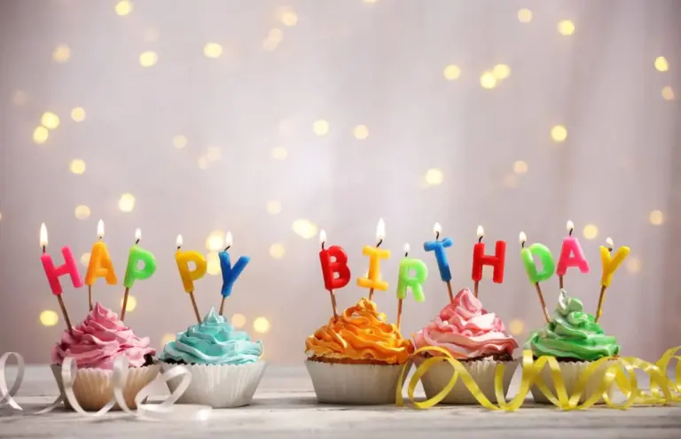 33+ رسائل عيد ميلاد قديمة للأصدقاء 2025