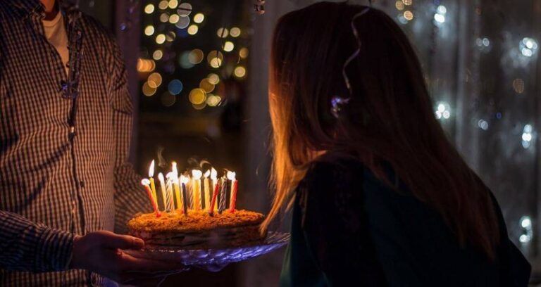 كلام في عيد ميلاد زوجتي وحبيبتي 2025 في يوم ميلادك تتلون الدنيا احتفالًا