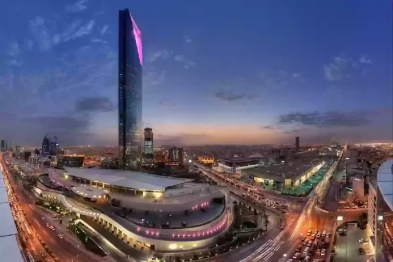 ما هو أكبر مول في الرياض؟ وما هي الخدمات المقدمة في المول ومساحته وموقعه بالتحديد