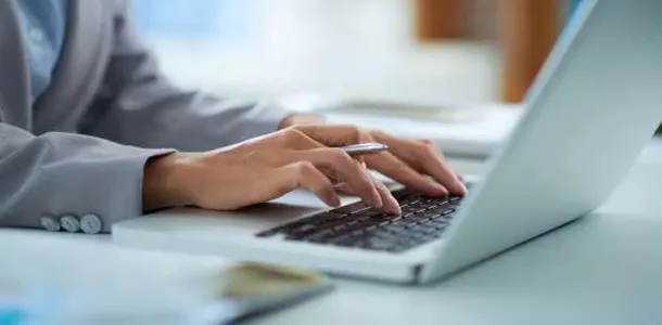 تقليل ساعات العمل | مواعيد عمل الدوائر الحكومية في رمضان 2025 في السعودية والقرارات الأخيرة بشأن الموظفين
