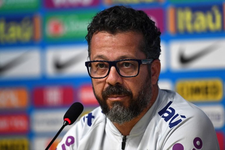 مدرب جديد لفريق نيمار: الأوضاع الحرجة تضغط على الفريق!