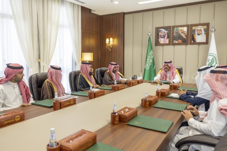 لقاء مشروع التحول بالطايف مع الغامدي لمناقشة التمكين وحوكمة المدارس