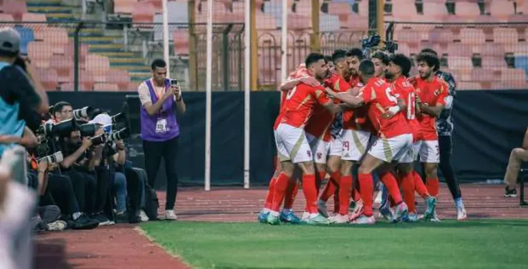 تطورات جديدة بشأن المدرب البديل للأهلي وموقف رافاييل بينيتيز.