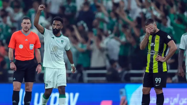 بعد ديربي جدة الكبير.. إعلامي يشعل الحرب بين الأهلي والاتحاد ويشير لفساد العميد