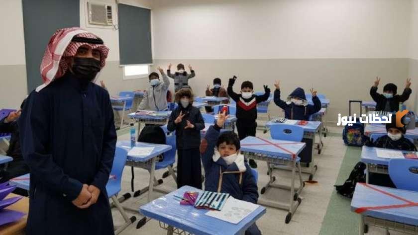 عاجل | حقيقة إلغاء نظام الفصول الثلاثة وموعد نزول التقويم الدراسي 1447